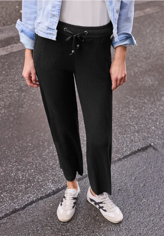 Wide Leg Hose in Crinkle Crash Struktur Black