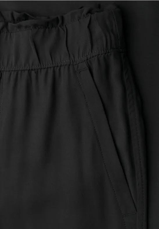 Jogging noir avec taille élastique et poche latérale