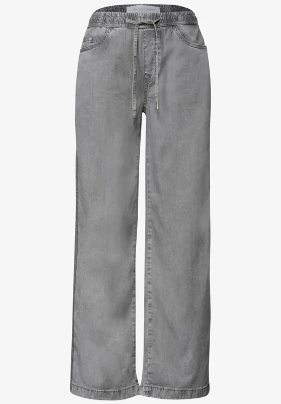 Graue Jeans mit weitem Bein und hoher Taille, gerade geschnitten.