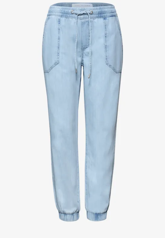 Lichtblauwe denim joggingbroek met elastische taille en boorden
