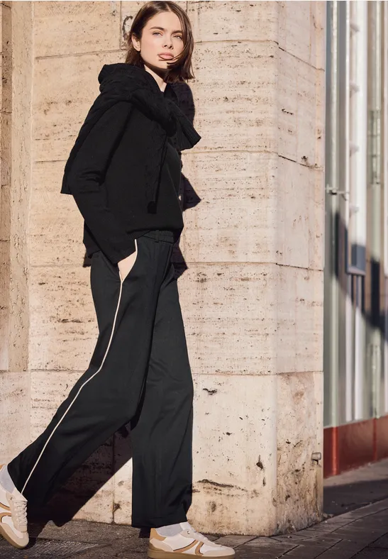 Straight Leg Hose Black