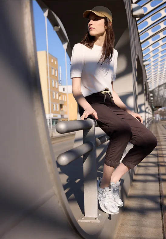 Broek met taps toelopende pijpen mahogany brown