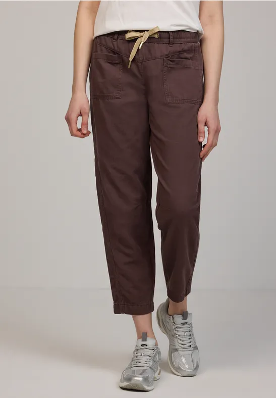 Broek met taps toelopende pijpen mahogany brown