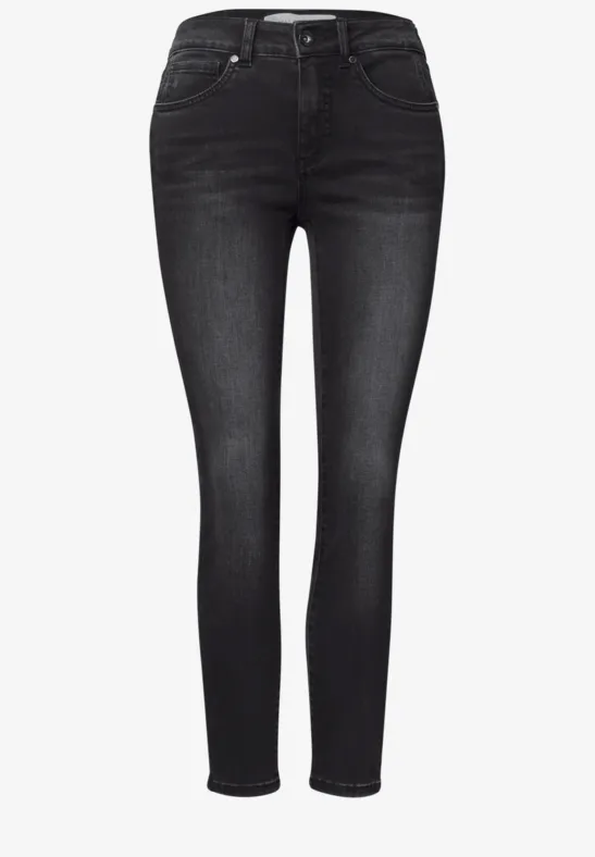 Schwarze, eng anliegende Damen-Skinny-Jeans mit fünf Taschen und hohem Bund.