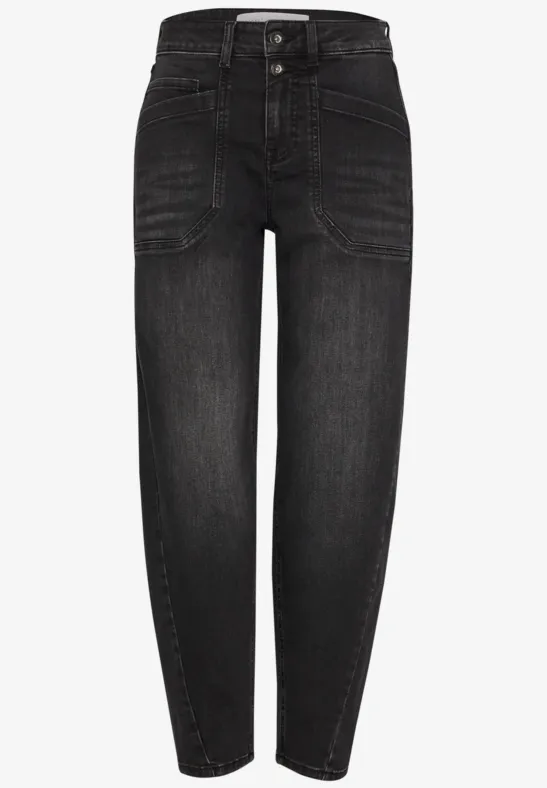 Schwarze, hochgeschnittene Jeans mit angesetzten Taschen und modernem, leicht zulaufendem Bein.