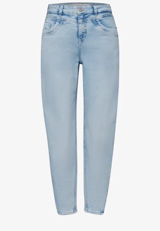 Helle Mom-Jeans mit hohem Bund, schmal zulaufendem Bein und cooler Vintage-Waschung