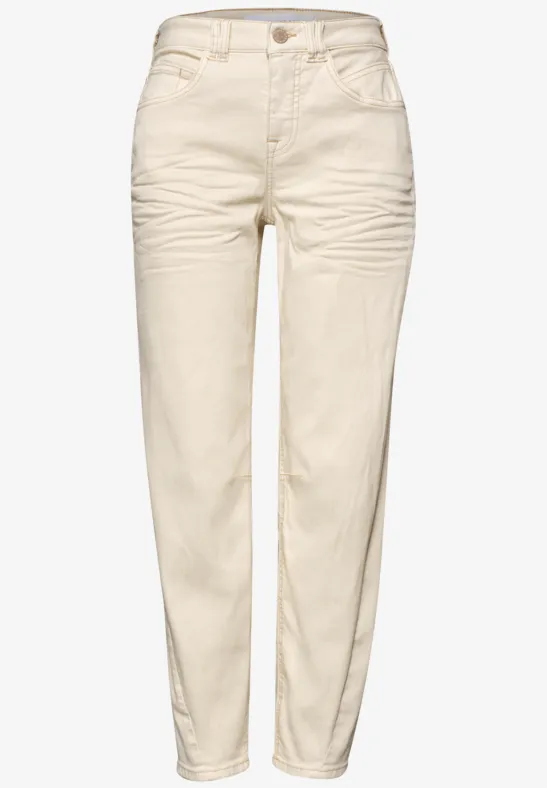 Lichtbeige jeans met rechte pasvorm, hoge taille en een casual uitstraling.