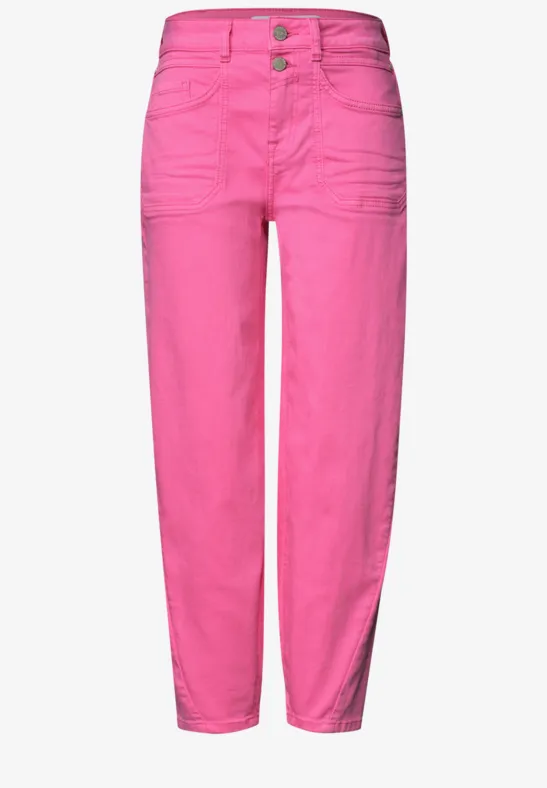 Knallpinke, hochtaillierte Damenhose mit zwei Knöpfen vorne und aufgesetzten Taschen.