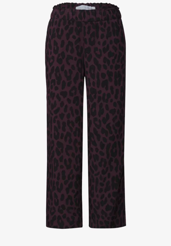 Pantalon ample à taille élastique avec imprimé léopard sombre.