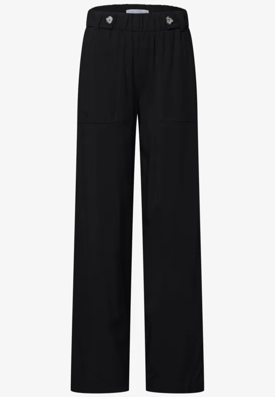 Pantalon noir ample avec taille élastique et coupe droite.