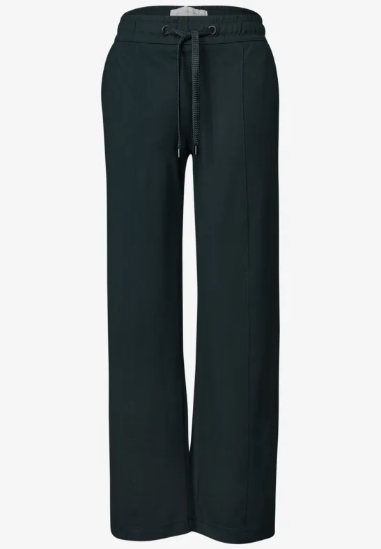 Schwarze Jogginghose mit geradem Schnitt, Tunnelzug in der Taille und dezentem Design.