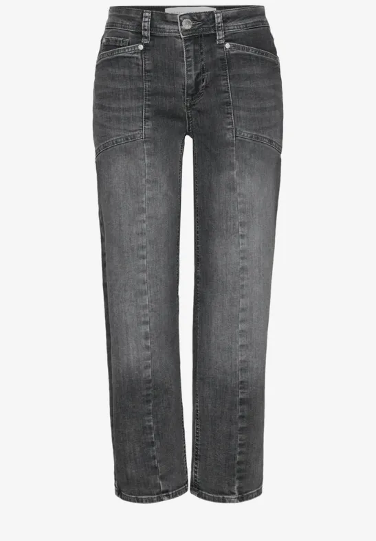 Schwarze Jeans mit geradem Schnitt und leichter Used-Optik, klassische Five-Pocket-Form.