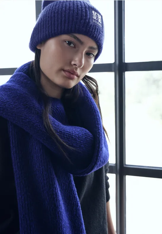 Beanie mit Badge zenith blue