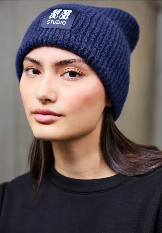 Beanie mit Badge zenith blue