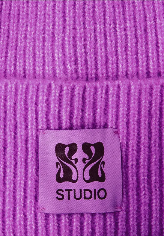 Beanie met badge floral pink
