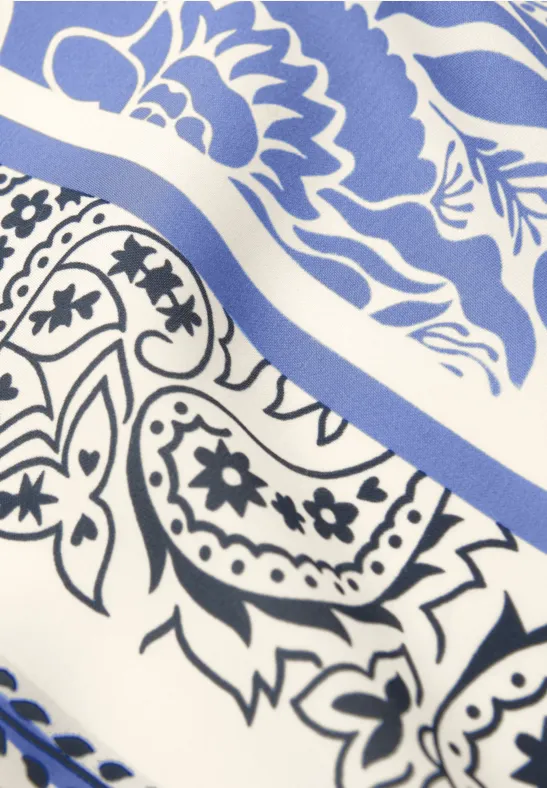 Nicki Tuch mit grafischem Muster eventide blue