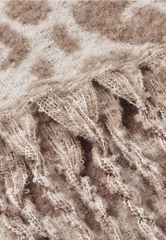 Langer Schal mit Leo-Muster und Fransen creamed sand