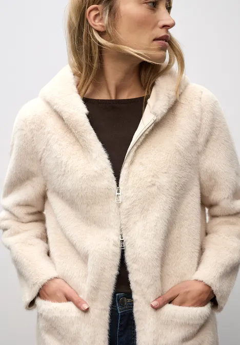 Fake Fur Mantel mit Kapuze pastel sand