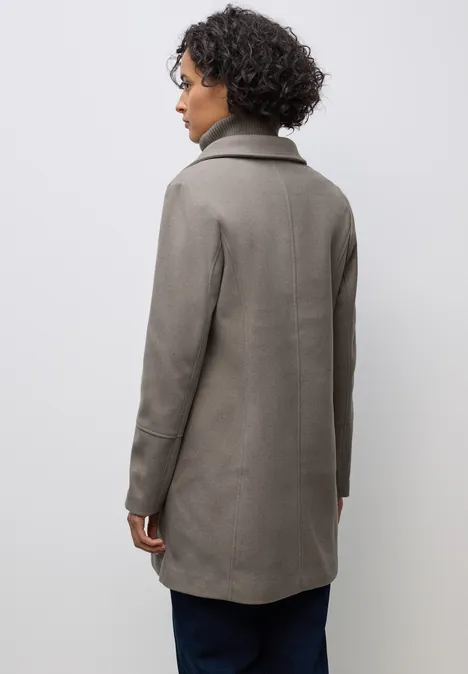 Manteau à revers avec incrustation Sandy Mocca Mel.
