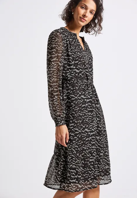 Chiffonkleid mit Smokdetails deep roast brown