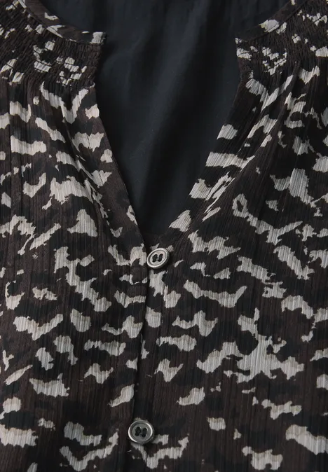 Chiffon jurk met smok details deep roast brown