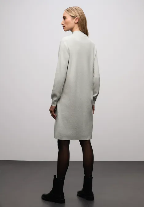 Dzianinowa sukienka z golfem pelican grey mel.