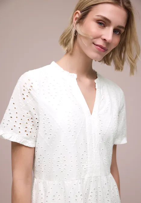 Knielanges Kleid mit Shiffleymuster off white Knielanges Kleid mit Shiffleymuster off white