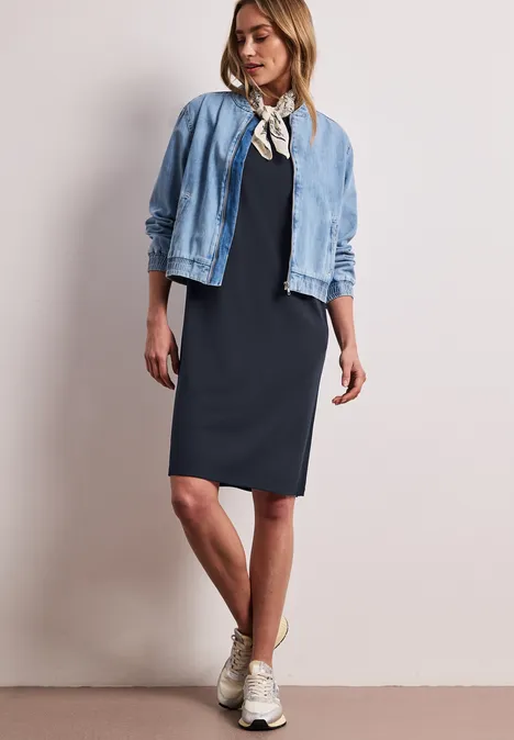 Robe au genou avec manches bouffantes shadowed navy Robe au genou avec manches bouffantes shadowed navy