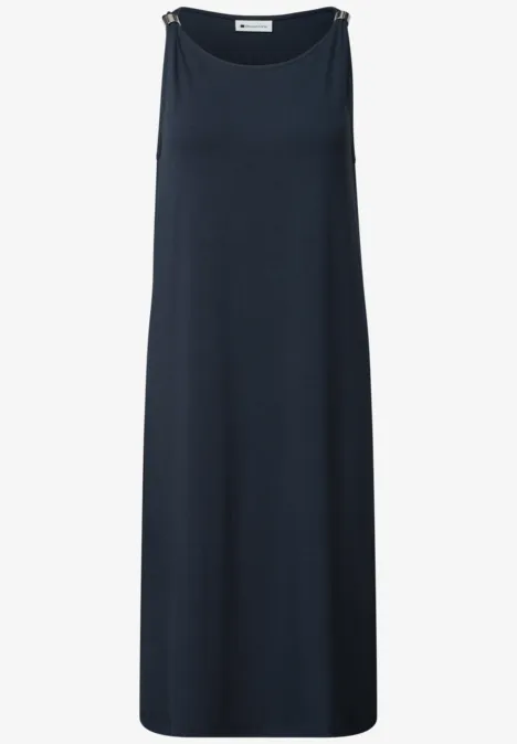 Knielanges Kleid mit Schnallendetail shadowed navy Ein schlichtes, ärmelloses, dunkelblaues Maxikleid mit Rundhalsausschnitt.