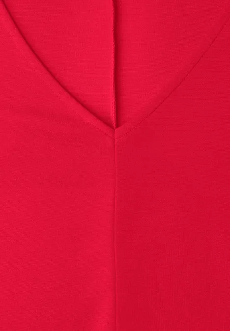 Knielange jersey jurk met korte mouwen salsa red Close-up van een rood V-halsshirt