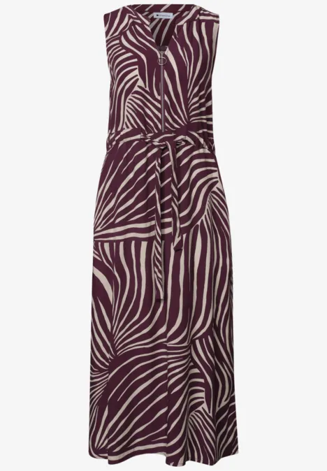 Midi-Kleid mit Split Neck und Zipper rustic rouge Ärmelloses Maxikleid im Wickelstil mit burgunder-weißem Zebramuster und Taillengürtel.