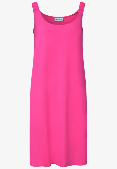 Knielanges Kleid mit gerafften Trägern magenta dream Ärmelloses, knielanges Kleid in leuchtendem Pink mit schlichtem, geradem Schnitt.