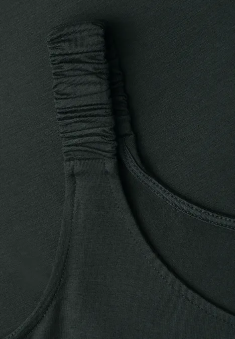 Schwarzes Kleidungsstück mit gerafftem Trägerdetail aus elastischem Stoff