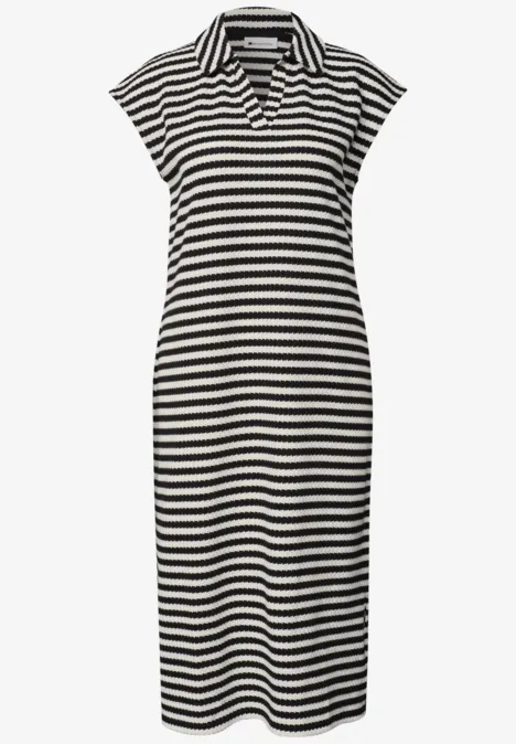 Gebreide midi-jurk met strepen Black Zwart-wit gestreepte polojurk met kraag en korte mouwen, midilengte en aansluitende pasvorm.