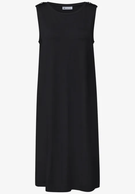 Schlichtes schwarzes ärmelloses A-Linien-Kleid aus fließendem Stoff.