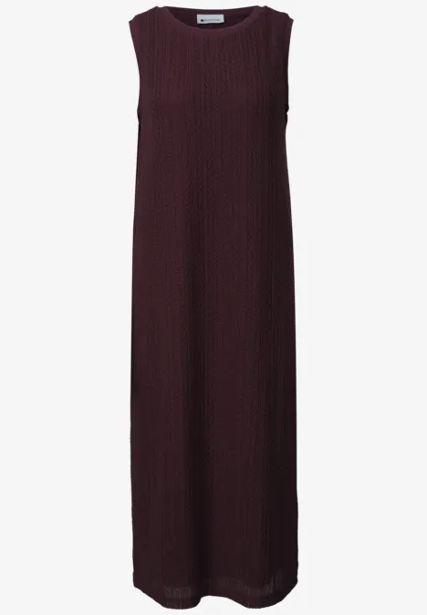 Ärmelloses, knöchellanges Strickkleid in Dunkelrot.