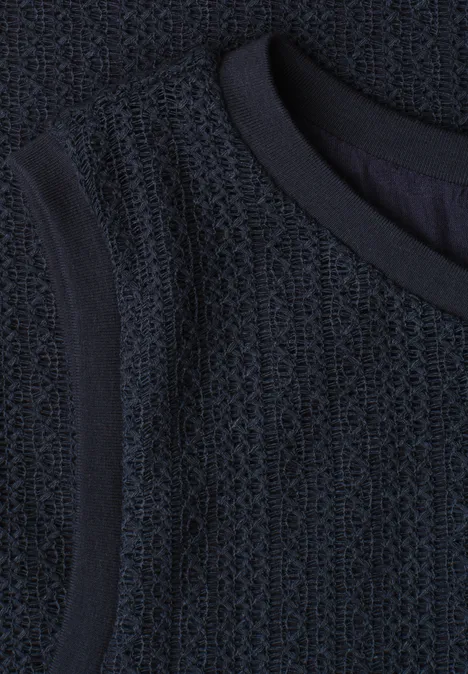 Midikleid aus Spitze mit Rundhals darkest blue Dunkelblaues, strukturiertes Strick-Top mit Rundhals und abgesetzten Ärmelkanten