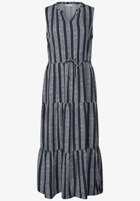 Maxikleid Mit Volants und Print darkest blue Ärmelloses, knöchellanges Kleid mit V-Ausschnitt, blauen und weißen Streifen und Taillengürtel.