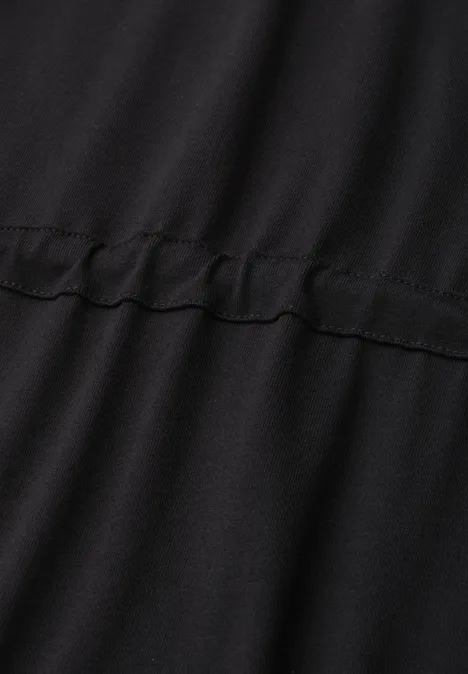 Tissu noir avec couture centrale et plis subtils