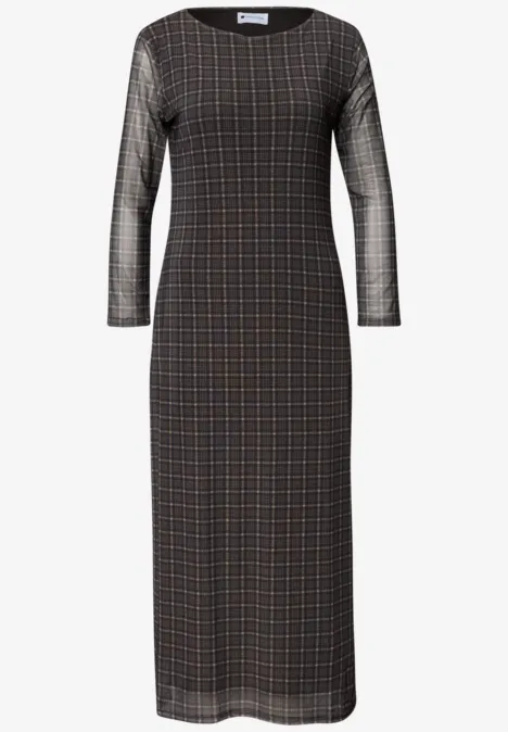 Elegantes, langärmeliges, knöchellanges Kleid mit dezentem Karomuster in Schwarz und Braun.