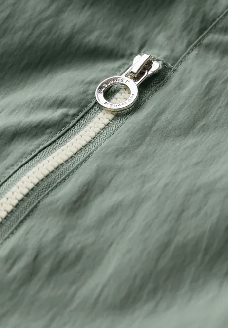 Moderner Windbreaker mint green