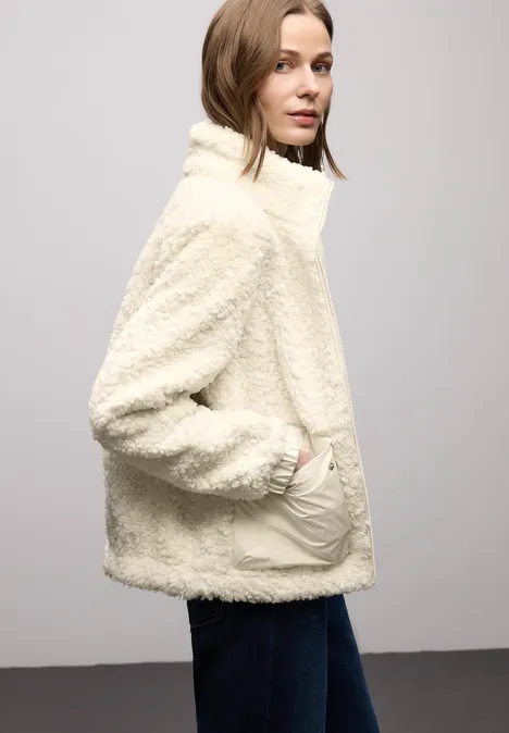 Jas met opgestikte zakken eggshell ecru