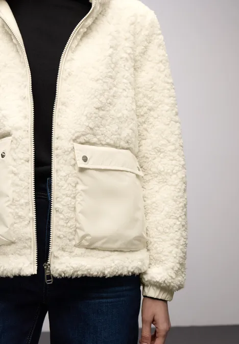 Jas met opgestikte zakken eggshell ecru