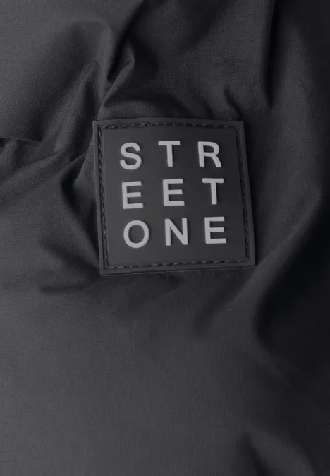 Schwarzes Nylon-Täschchen mit einem quadratischen Aufnäher 'STREET ONE'