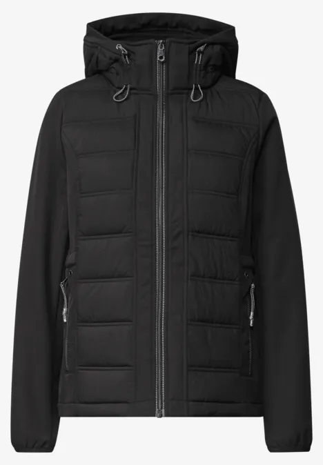 Veste softshell à capuche avec détails matelassés Black Schwarze, gesteppte Winterjacke mit Kapuze und durchgehendem Reißverschluss.
