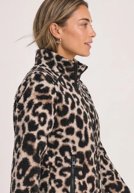 Lange Teddy-Jacke mit Stehkragen Black Frau im Profil trägt Fleecejacke mit Leopardenmuster