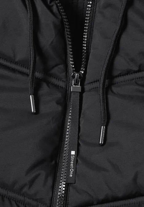 Schwarz gesteppte Jacke mit Kapuze, Reißverschluss und Kordelzug-Nahaufnahme