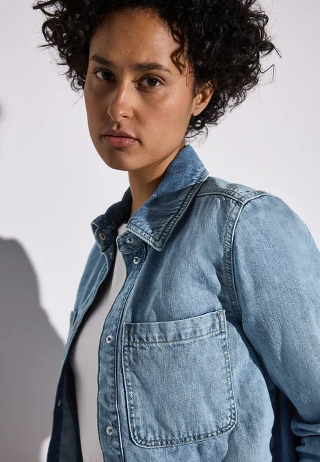 Jeansjacke mit Brusttaschen light blue authentic wash