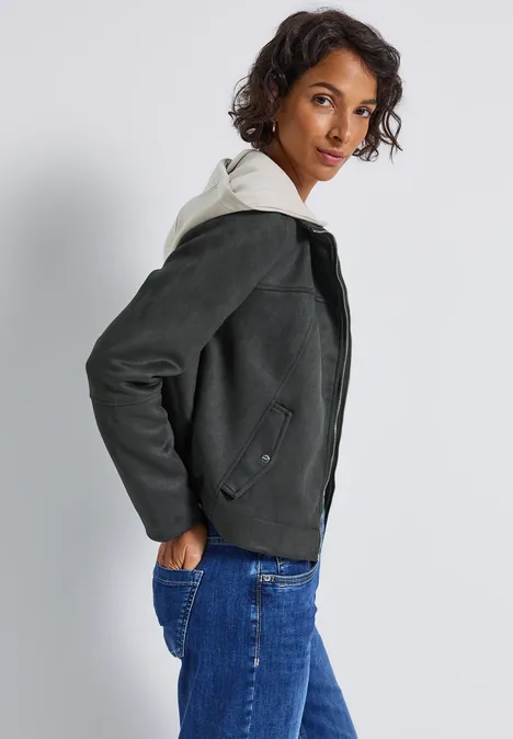 Veloursjacke mit Kapuze evernight green