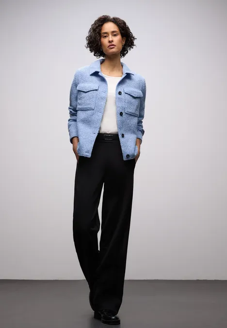 Overshirt in Wolloptik frosted blue mel. Overshirt in Wolloptik frosted blue mel.